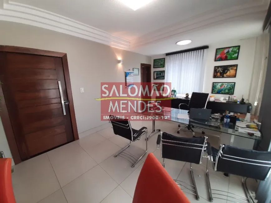 380 m², 08 salas, 04 salões, recepção, 08 banheiros.
