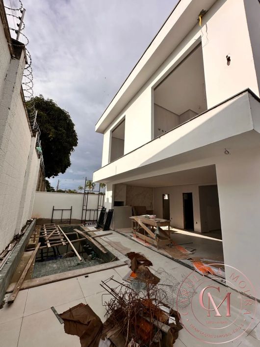 Condomínio Jardins do Lago – Casa com 4 suítes, piscina.
