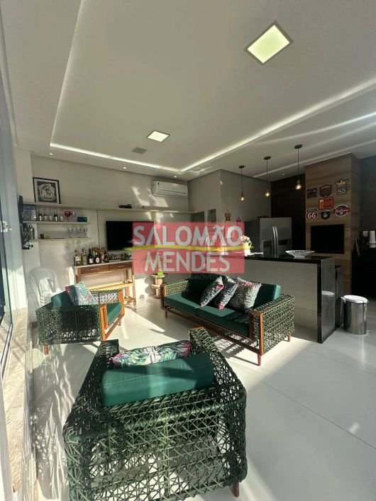 Casa Duplex, 4 suítes, closet, 4 vagas de garagem no Montenegro Boulevard.
