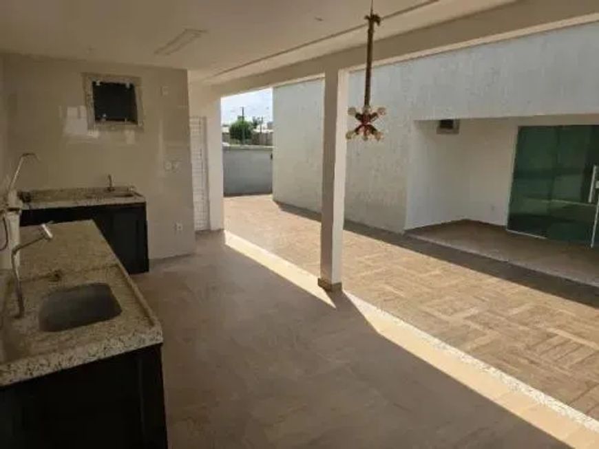Casa no Alphaville com 4 quartos sendo 1 suíte