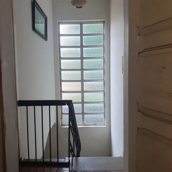 Vende-se casa na Roberto Camelier ótima localização para fins comerciais