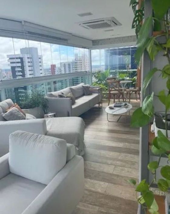 Apartamento com cinco suítes na Batista Campos