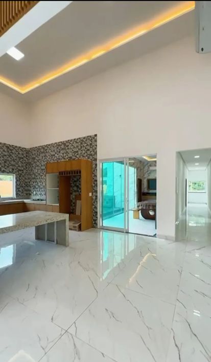 Vendo Belíssima casa no Condomínio de alto padrão Alphaville Belém com 3 suíte todas com closet
