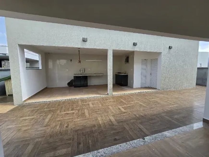ALPHAVILLE, LINDA CASA DE 4/4 SENDO 1 SUÍTE, 200 METROS, 2 BANHEIROS