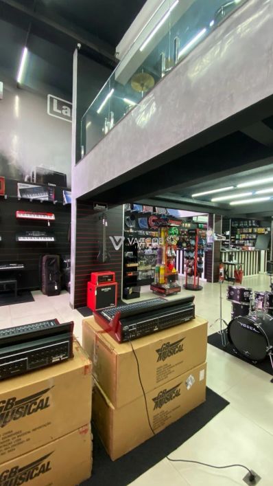 Prédio comercial na Avenida João Paulo II