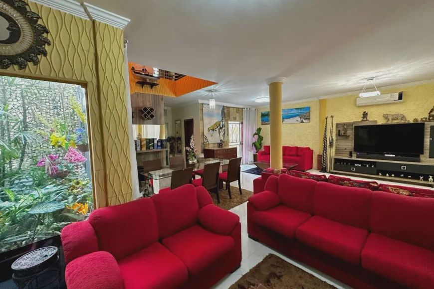 ,Altos de Pinheiros: Belíssima Casa 379m³ 4 Quartos (2 Suítes) 3 Vg Garagem (Financia)