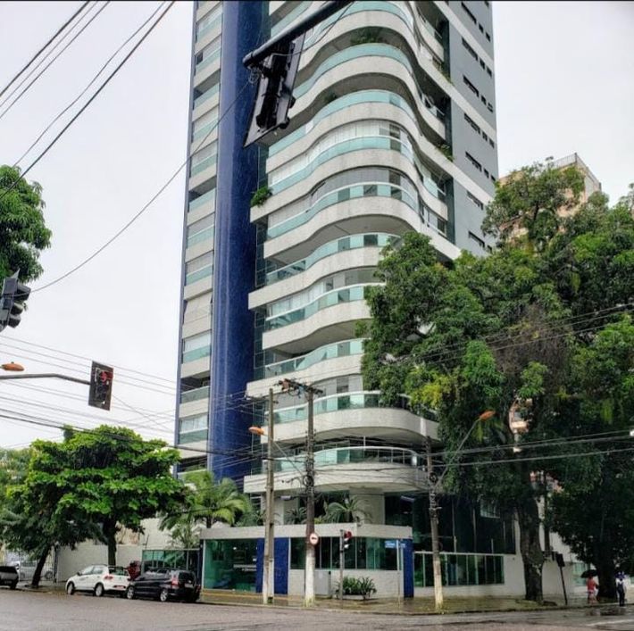 Apartamento para venda possui 275 m² com 4 suítes, 3 vagas em Batista Campos - Belém - PA