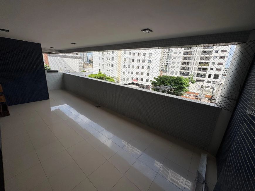 Apartamento com 3 suítes mobiliado