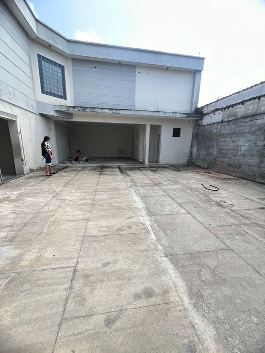 Prédio comercial na Marambaia
