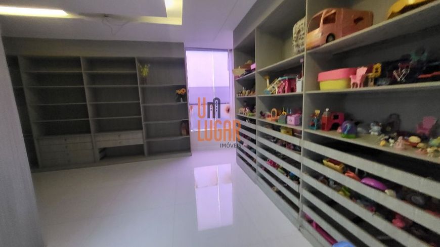 ÁGUA CRISTAL - Um Lugar Imóveis vende deslumbrante casa / mansão de esquina 5 suítes no condomínio Á