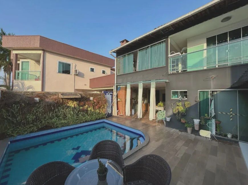 Condomínio Cidade Jardim l - Casa com piscina