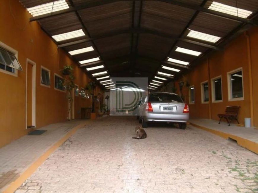 Galpão à venda no km 19,5 da Rodovia Raposo Tavares.