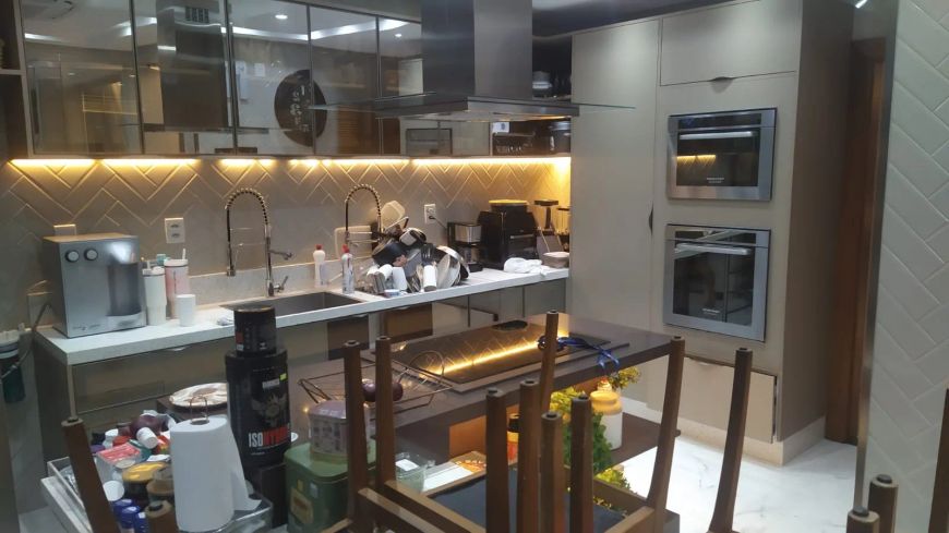 VENDO CONDOMÍNIO CIDADE JARDIM 1 , CASA 600m2, 4 quartos /3 suite .