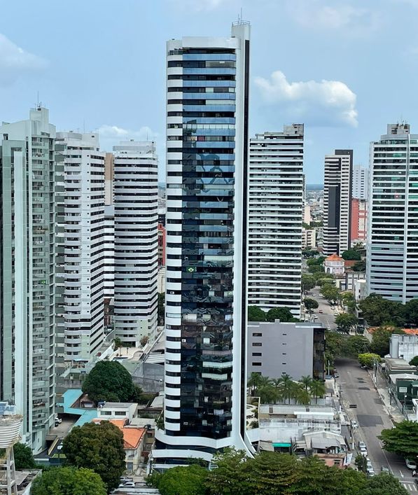 Ed Montebianco apto com 03 suites e 04 vagas com vista privilegiada para a baia