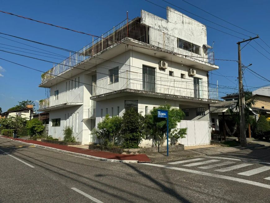 Casa no Alto de Pinheiros com 7 quartos.