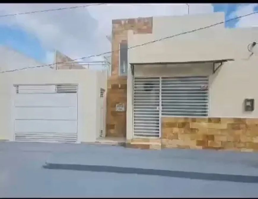 Vende-se casa no Conj. Satélite, 340m², 3 quartos sendo 2 suites, 1 vaga, Piscina