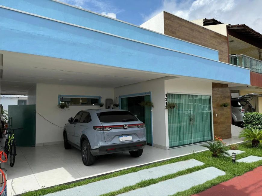 VENDO EXCELENTE CASA COM PORTEIRA FECHADA, FINO ACABAMENTO, PISCINA E CHURRASQUEIRA, APROVEITE!