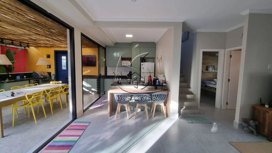 Casa em condomínio com 4 quartos e piscina privativa