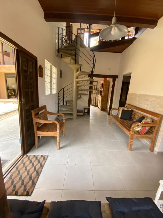 Sobrado para aluguel e venda com 200 m2 com 4 quartos em Camburi - São Sebastião - SP