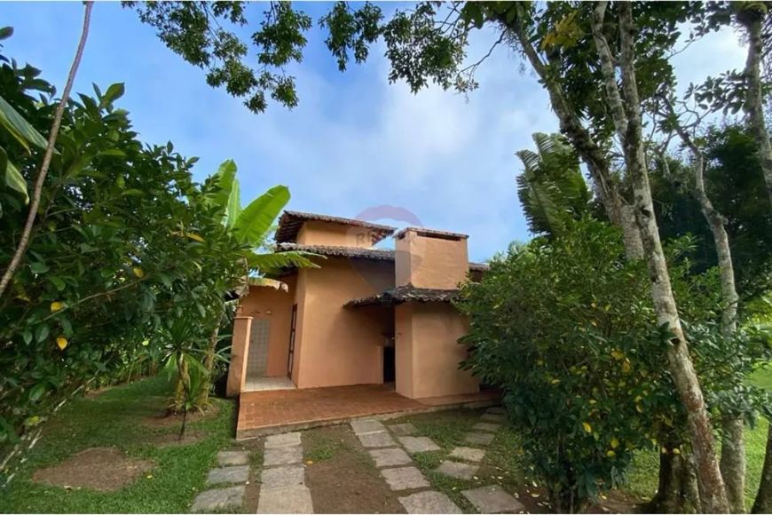 Casa em condomínio Camburizinho.