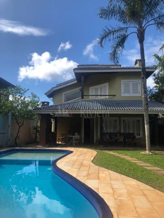 Belissima Casa a Venda a 400 Metros do Mar na Praia de Juquehy