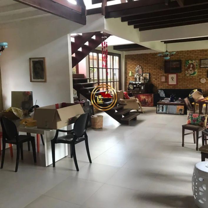 Á venda Casa no Condomínio Alto de Pinheiros (2 Lotes)