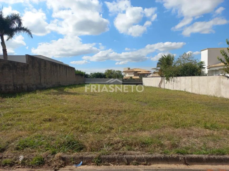 Terreno plano - condomínio fechado