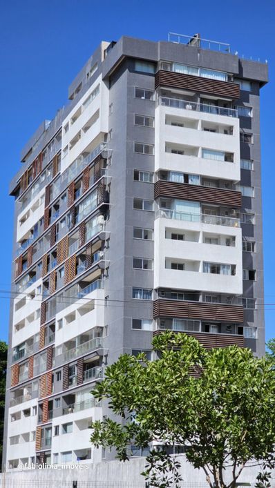 Vendo belo apartamento semimobiliado com 3quartos sendo 2 suites, sala ampla em (L).