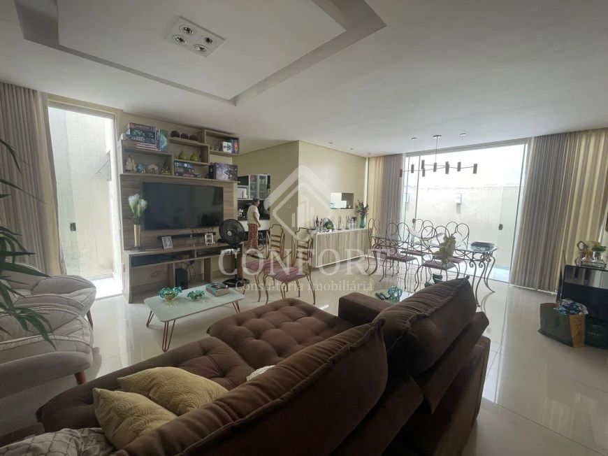 Vendo Casa com 3 Quartos - Cozinha Americana - Gabinete - Terrea - Modulados