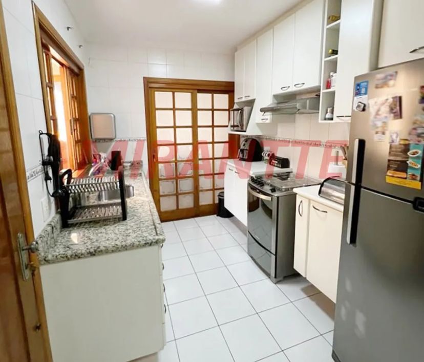 Sobrado de 114m² com 3 quartos em Conjunto Residencial Santa Terezinha