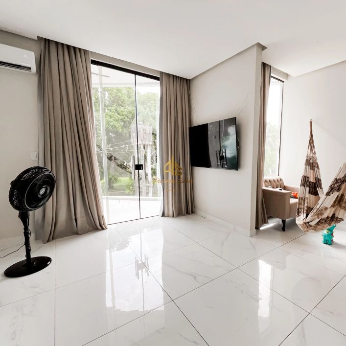 Casa no Lion Ville com 4 quartos sendo 3 suítes - Coqueiro, Belém - PA