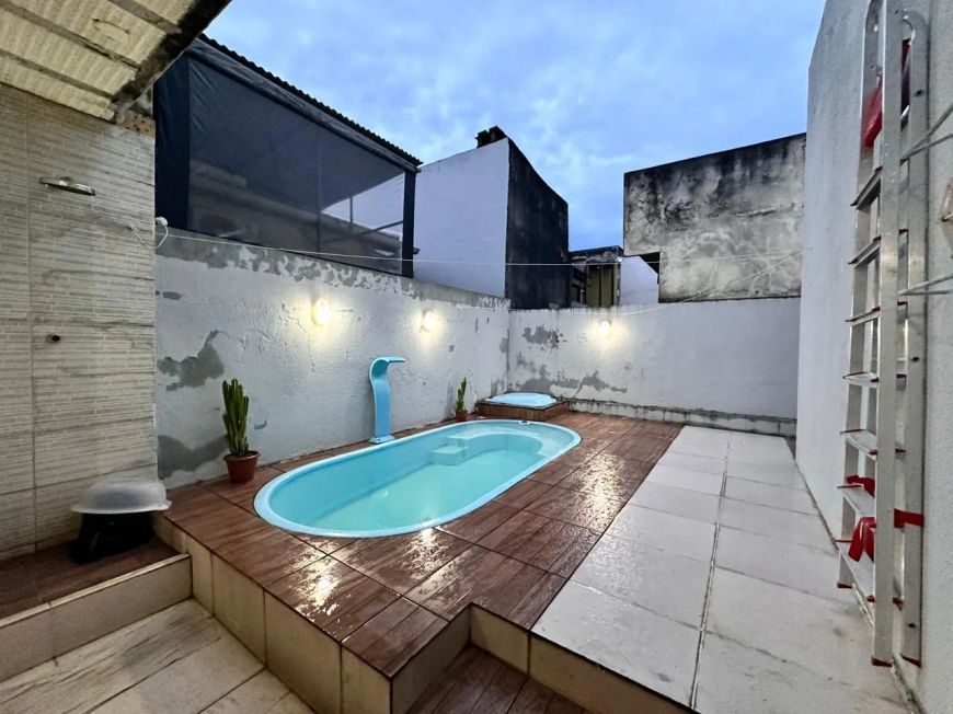Casa para venda possui 123 metros quadrados com 3 quartos em Belém - Pará