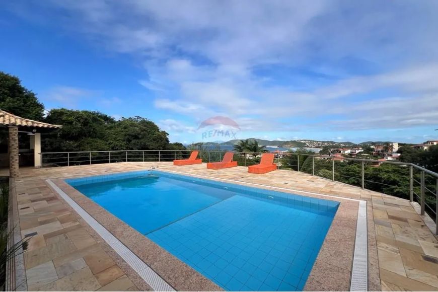 Exclusividade em Geribá: Casa de Alto Padrão com Vista Mar e Estrutura Completa para Aluguel Anual