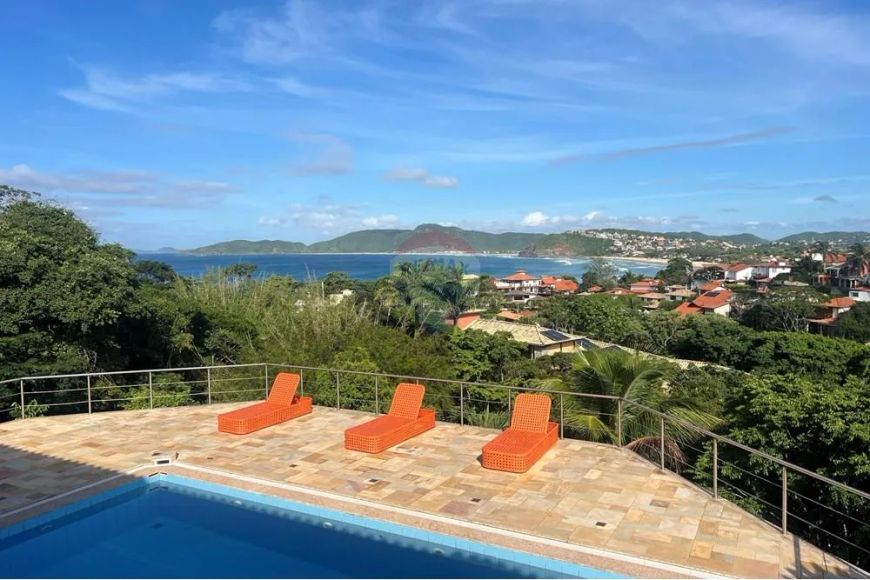 Exclusividade em Geribá: Casa de Alto Padrão com Vista Mar e Estrutura Completa para Aluguel Anual