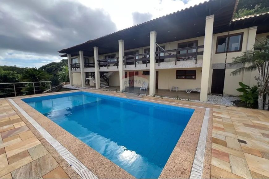Exclusividade em Geribá: Casa de Alto Padrão com Vista Mar e Estrutura Completa para Aluguel Anual