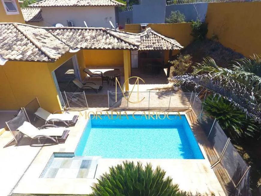 Casa de locação anual com 4 quartos dentro de condomínio na Ferradura em Búzios