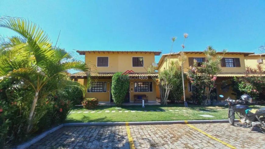Casa de locação anual com 2 quartos dentro de condomínio na Rasa em Búzios