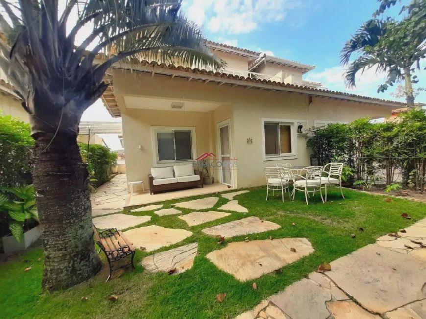 Aluguel de casa em condomínio a 100m da praia de Geribá, com 04 quartos, sendo 02 suítes e área gour