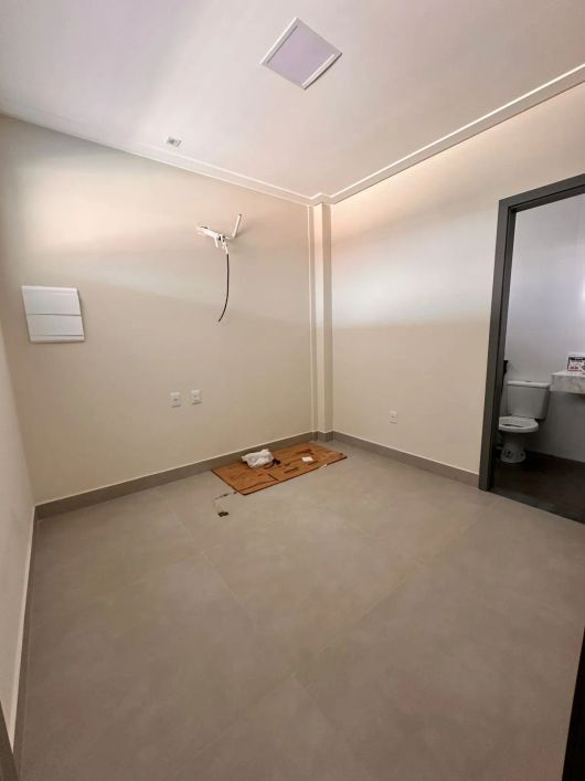 Bacelar Imóveis vende casa no condomínio Gran Paraíso, 4 suítes, 187m², Tenoné