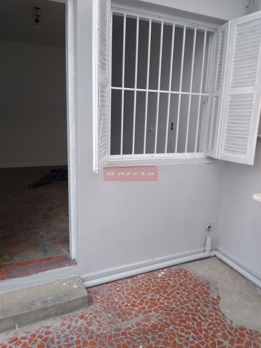 Casa na Chác. St. Antônio, 124 m de terreno, 3 dorm, 2 sakas, 2 banheiros, 1 vaga.