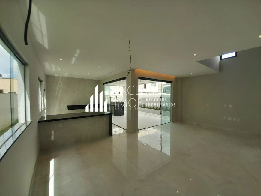 CASA NO JARDINS DO LAGO, 210 METROS, 3 SUÍTES E 4 BANHEIROS