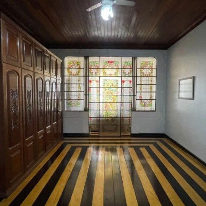 Casarão Disponível para Venda no Bairro do Reduto