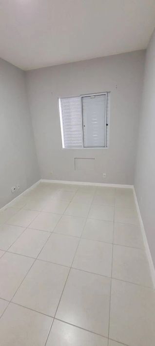 Venda Condomínio Largo Verona, dois quartos, armários no Bairro do Satélite.