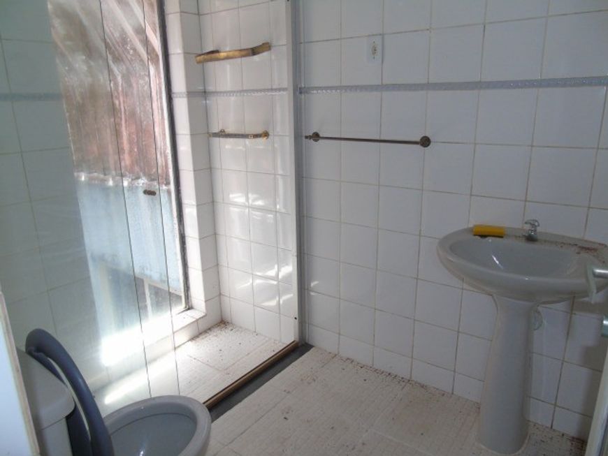 SARÁTY VENDE: Excelente casa comercial na Batista Campos .