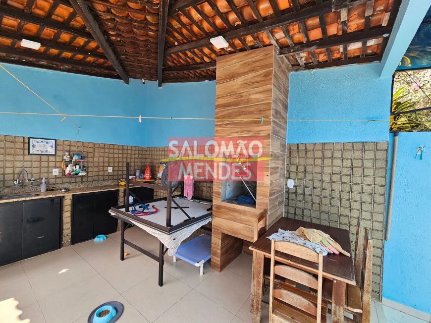 Casa em Condomínio Fechado. 04 quartos, 02 suítes, Clube. 995 mil.