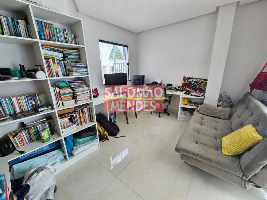 Casa em Condomínio Fechado. 04 quartos, 02 suítes, Clube. 995 mil.