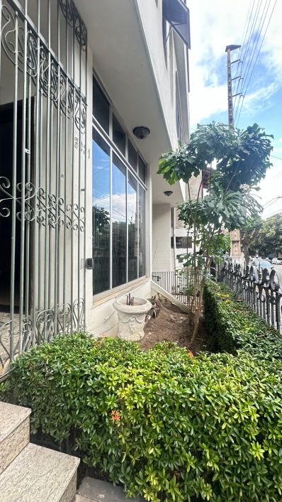 CASA NA CONSELHEIRO Em frente a igreja dos capuchinhos