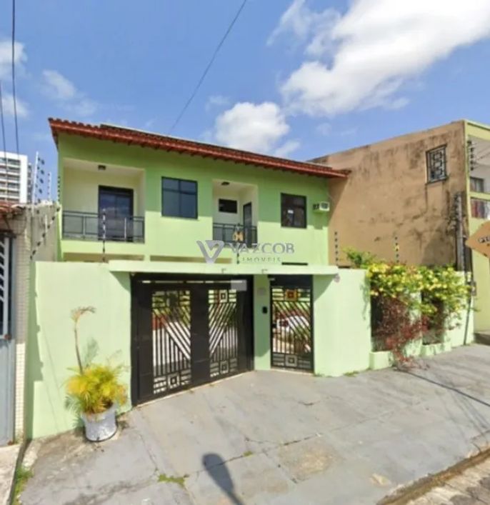 Casa com 07 quartos | salas na Almirante Barroso