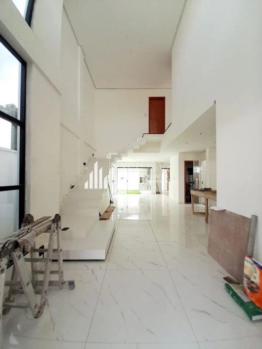 BELA CASA NO QUARTZO CONDOMÍNIO, 180 METROS, 3 SUÍTES E 4 BANHEIROS