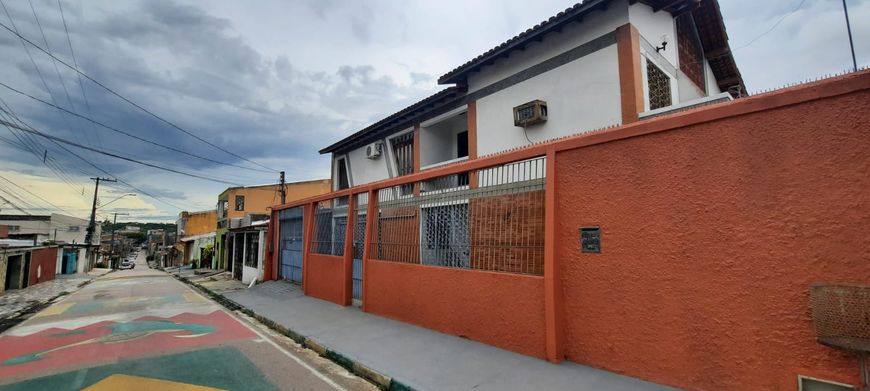 DR. VIANNA VENDE CASA NA RUA DR. DIONÍSIO BENTES - CURIÓ-UTINGA